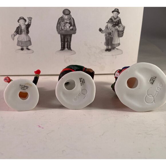 Dept 56 The Toy Peddler, Alpine Village Christmas Village Accessory from 1990 - Picture 7 of 8